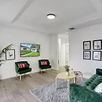 Poolside Oasis-Your Wynwood Family Retreat