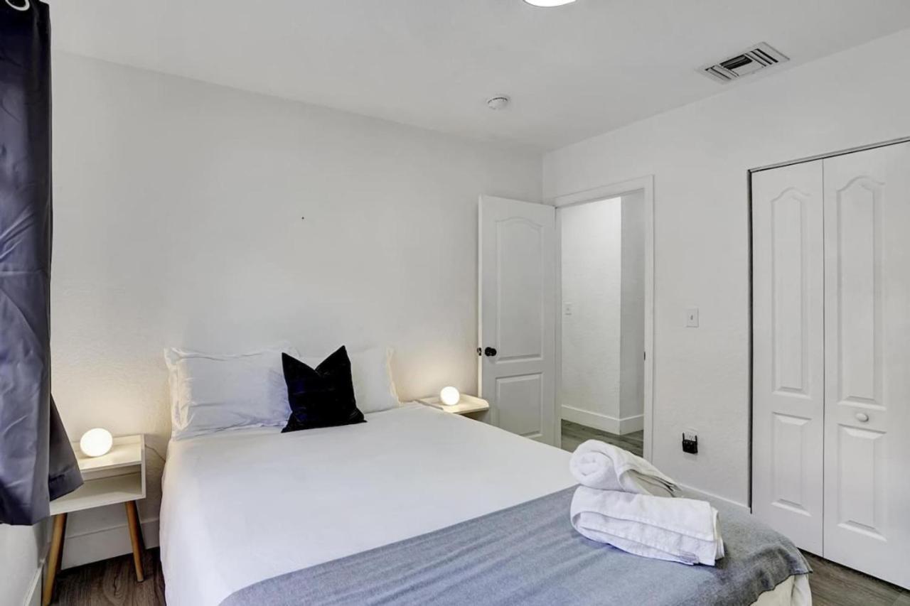 Poolside Oasis-your Wynwood Family Retreat